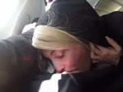 歐洲情侣戀人在飛機上舔下體吹簫自拍
